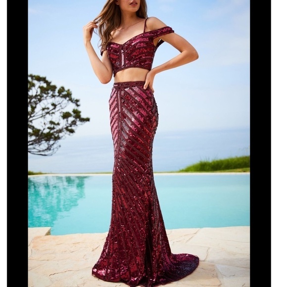 SHERRI HILL 51934 Burgundy Sequin Two Piece Formal Gown Size 2 - Picture 3 of 13
